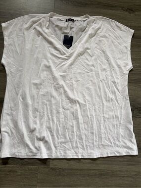 White V-Neck Women’s Tee SIZE XXL NWT